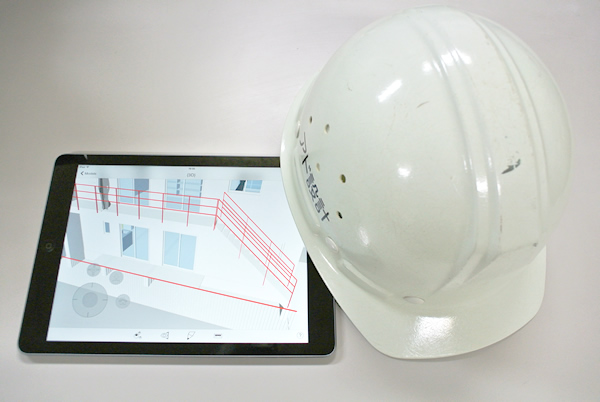 iPadとヘルメットの画像