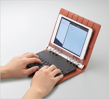 エレコム「クロスパッドiPad mini用ワイヤレスキーボード TK-FBP060IBK」をシステム手帳にセットした画像